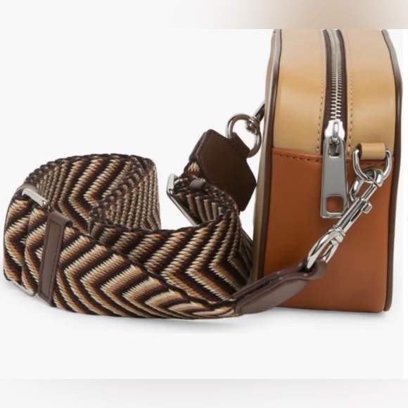 MARC JACOBS 🆕 Flash Leather Camera Crossbody Bag. Love the crossbody strap 💕! - Picture 4 of 5